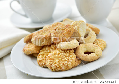 coffe or tea and shortbread biscuits 23784381