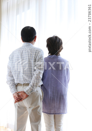 Senior couple behind you 23786361