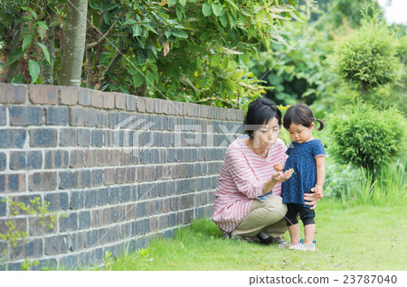 Grandma and grandson 23787040