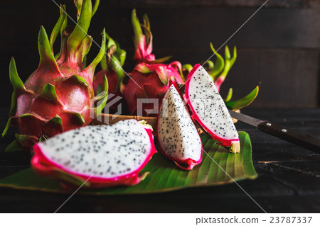 Dragon fruits 23787337