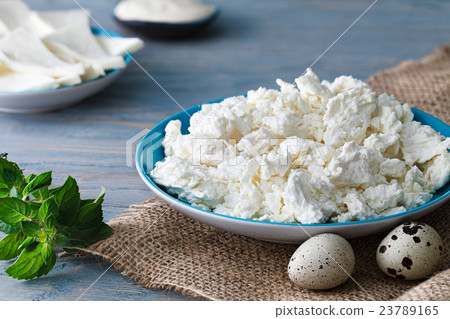 Cottage cheese breakfast in a blue plate Cottage cheese breakfast in a blue plate 23789165