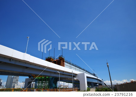 在Harumi收費站附近的資本高速Harumi線建設中建設中2016年7月下旬 23791216