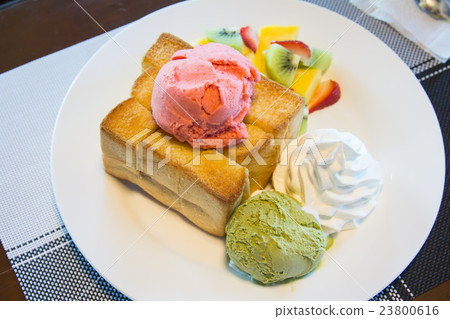 Honey toast with fruit and ice cream. 23800616