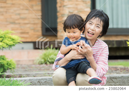 奶奶和孫子 23802064