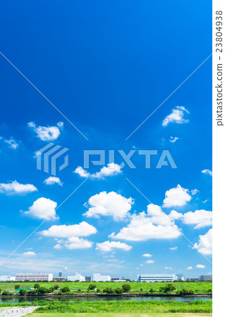 [Tokyo] Refreshing blue sky and riverbed 23804938