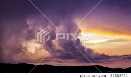 在日落時的雷雲 23808751