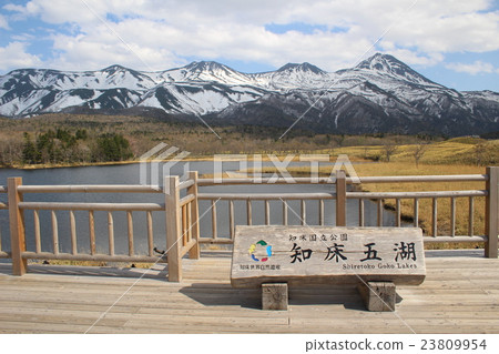 Shiretoko Five Lakes and Shiretoko Mountain Range 23809954