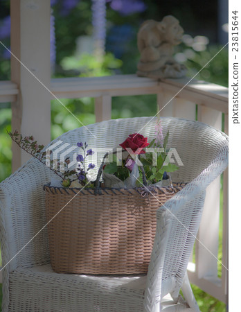 Furano atelier rose bouquet in the footprint 23815644