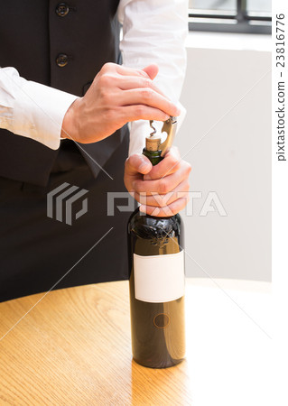 用侍酒師刀拔出軟木塞合作:TENOHA代官山 用侍酒師刀拔出軟木塞合作:TENOHA代官山 23816776