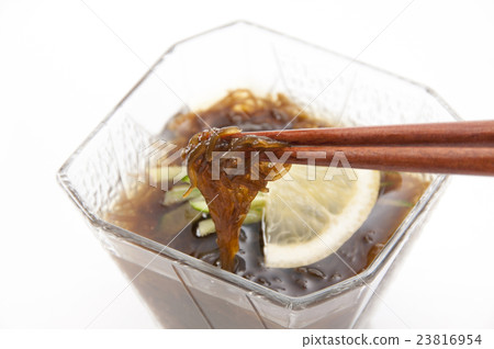 Mozuku vinegared with lemon 23816954