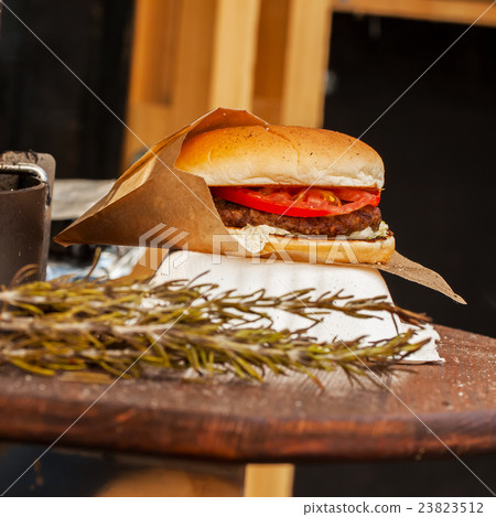 Hamburger and Rosemary, who is good for barbecue 23823512