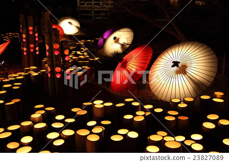 遮陽傘和燈籠 23827089