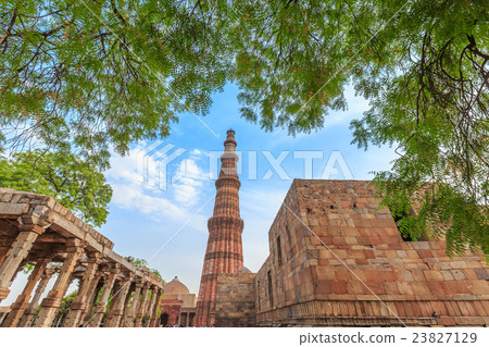 Qutab Minar , Delhi, India  23827129
