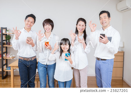 第三代家庭（智能手機，OK姿勢） 23827201