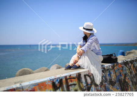 Along the embankment Along the embankment 23827705