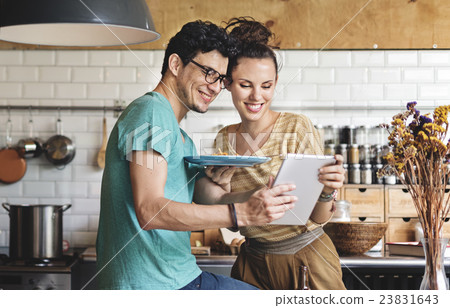 Couple Eating Spaghetti Sweet Moments Concept Couple Eating Spaghetti Sweet Moments Concept 23831643