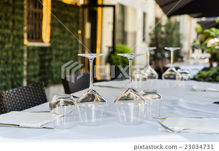 outdoor cafe 23834731