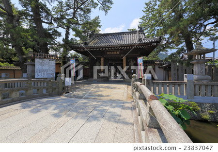 四國神社地方75號佛教牧師sodonta'Saijosan（出生地）日本門和第20橋 23837047