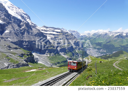 少女峰鐵路連續山在阿爾卑斯山 23837559
