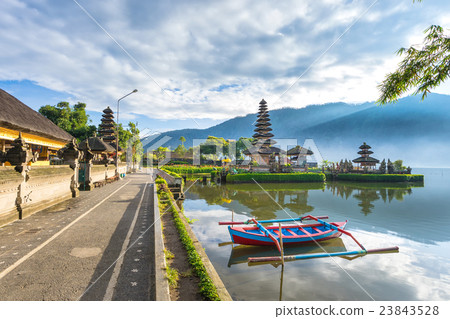 Pura Ulun Danu Bratan 23843528
