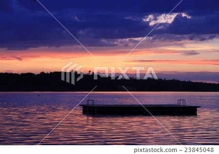 Evening scene at Lake Pfaeffikersee Evening scene at Lake Pfaeffikersee 23845048