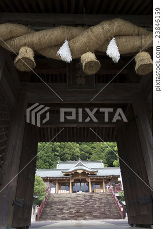 Daimons and worshipers of Suwa Shrine 23846159