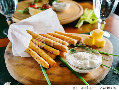 garlic bread sticks with sauce 23846310