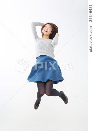 Young lady to jump Young lady to jump 23846421