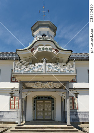 Old Jiro School in Midsummer, Looking up to the balcony from the front entrance, Matsumoto-shi, Nagano Prefecture 23853450