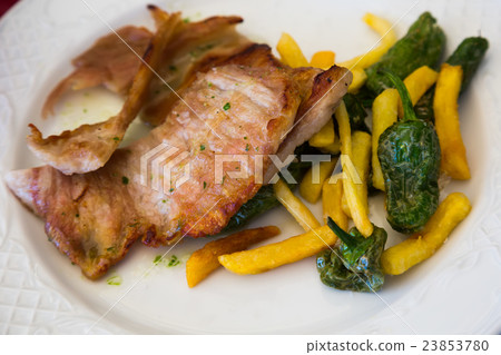 Fried Iberian pig with chips and peppers 23853780