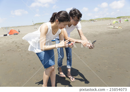 Pokemon GO image Shonan Enoshima style approaching a couple beach monster Pokemon GO image Shonan Enoshima style approaching a couple beach monster 23854073
