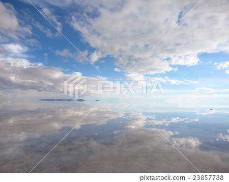 Uyuni salt lake mirror lining 23857788