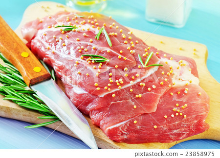 图库照片: raw meat