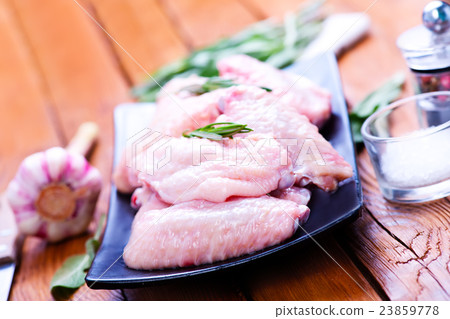 raw chicken wings 23859778