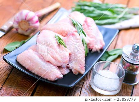 raw chicken wings 23859779