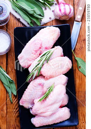 raw chicken wings 23859780