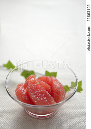 Segment of pink grapefruit 23863193