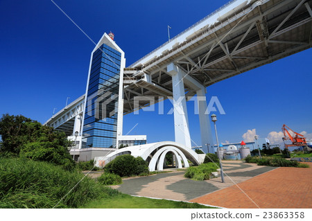 Daikoku碼頭西部綠色區域的橫濱海灣大橋 23863358