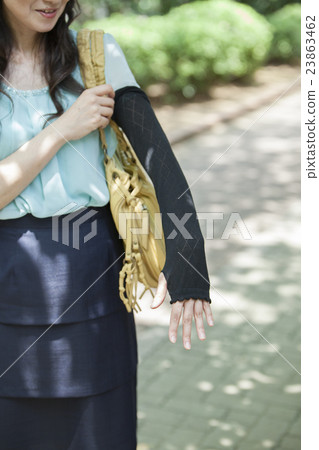 40多歲的女性玩手臂套 40多歲的女性玩手臂套 23863462
