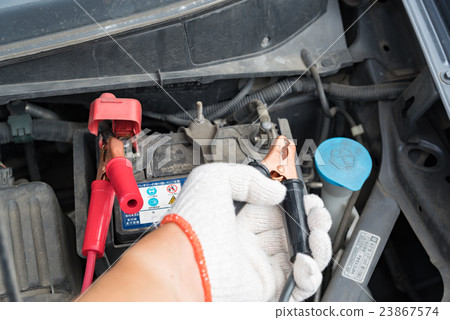 Jump the car battery Jump the car battery 23867574