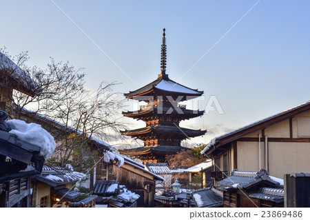 Tower of Yasaka Hokan-ji Temple 23869486