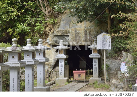 Shimon Tou Higashi tomb Abe Fumiceinin 23870327