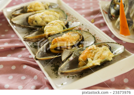 Mussels baked with parmesan cheese 23873976