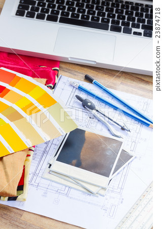 designer's working table 23874718