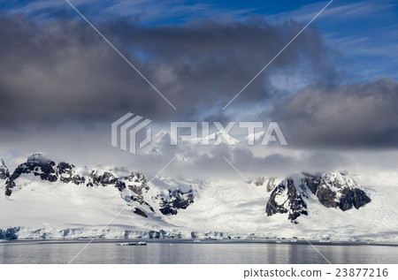 Antarctica - Fairytale landscape in a sunny day Antarctica - Fairytale landscape in a sunny day 23877216