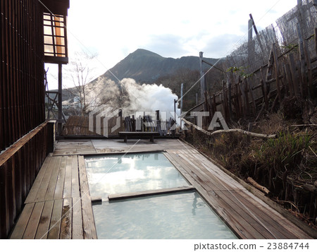 在觀看溫泉山時進入的戶外浴室 23884744