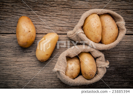 Fresh organic potatoes in hemp sake bag. 23885394