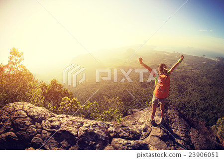 woman hiker enjoy the view at mountain peak cliff 23906051