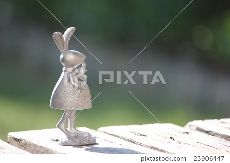 Rabbit figurine 23906447