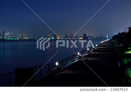 夜灣區的景觀 23907015